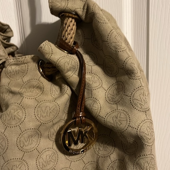 Beige Michael Kors bag - Picture 3 of 7